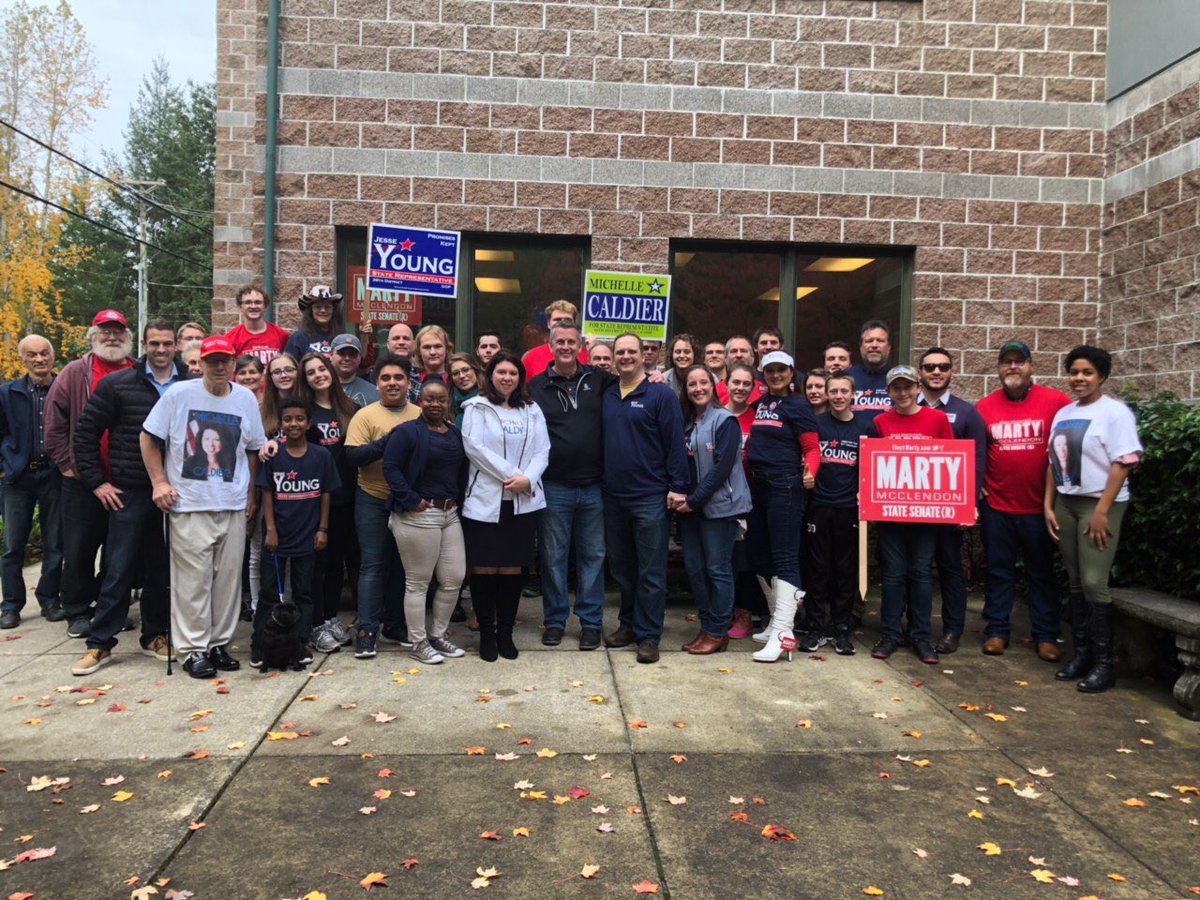 WAGOP's tweet image. Great crowd in LD-26 for a weekend of knocking on doors and making phone calls to get everyone out to #voteGOP2018! #waleg #waelex