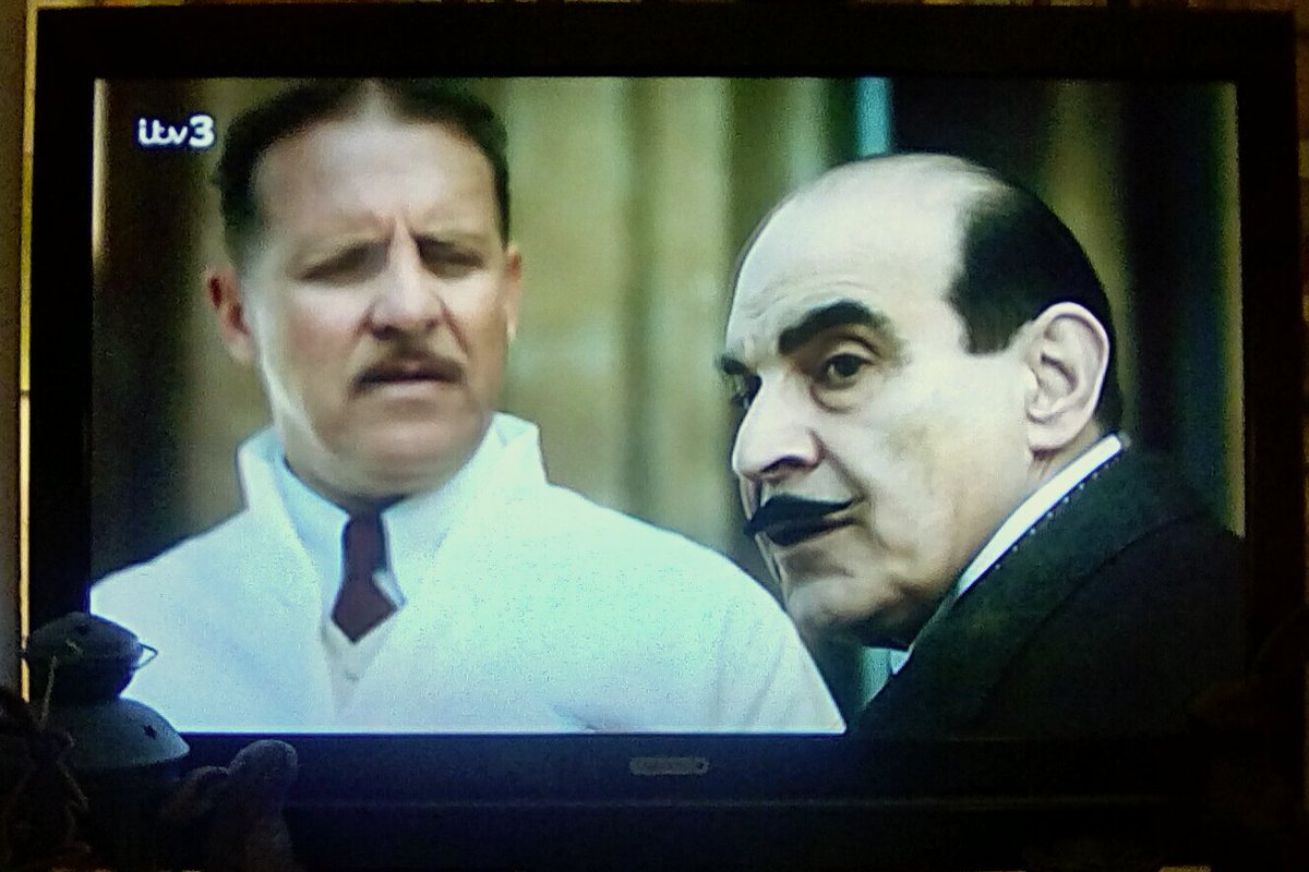 HollHox's tweet photo. Night-time anxiety quelled by a favourite.
❤💀🔍#TheLaboursOfHercules #Poirot #AgathaChristie https://t.co/ycPjCxBAck