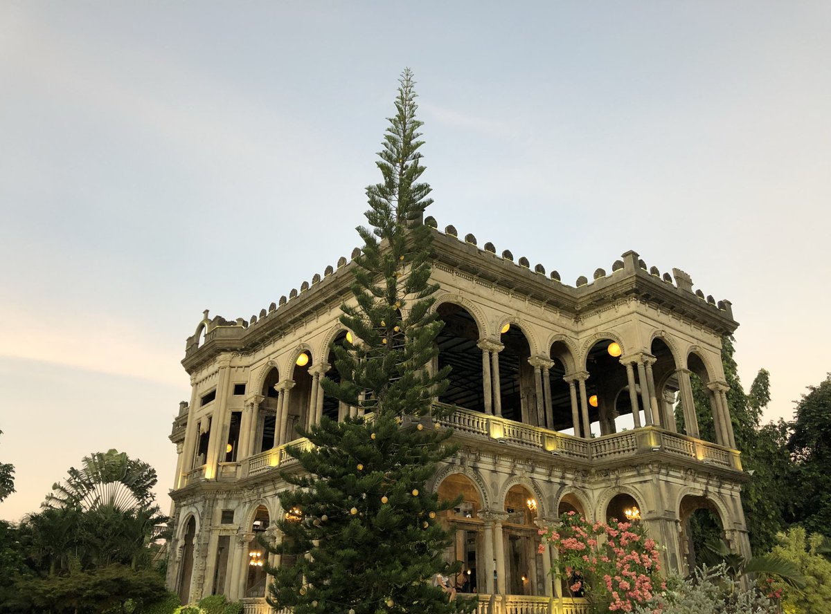 pjbailon's tweet image. Remains of a stately Italianate mansion, razed during WWII. #TheRuins #wheninNegros #MasskaraFestival2018