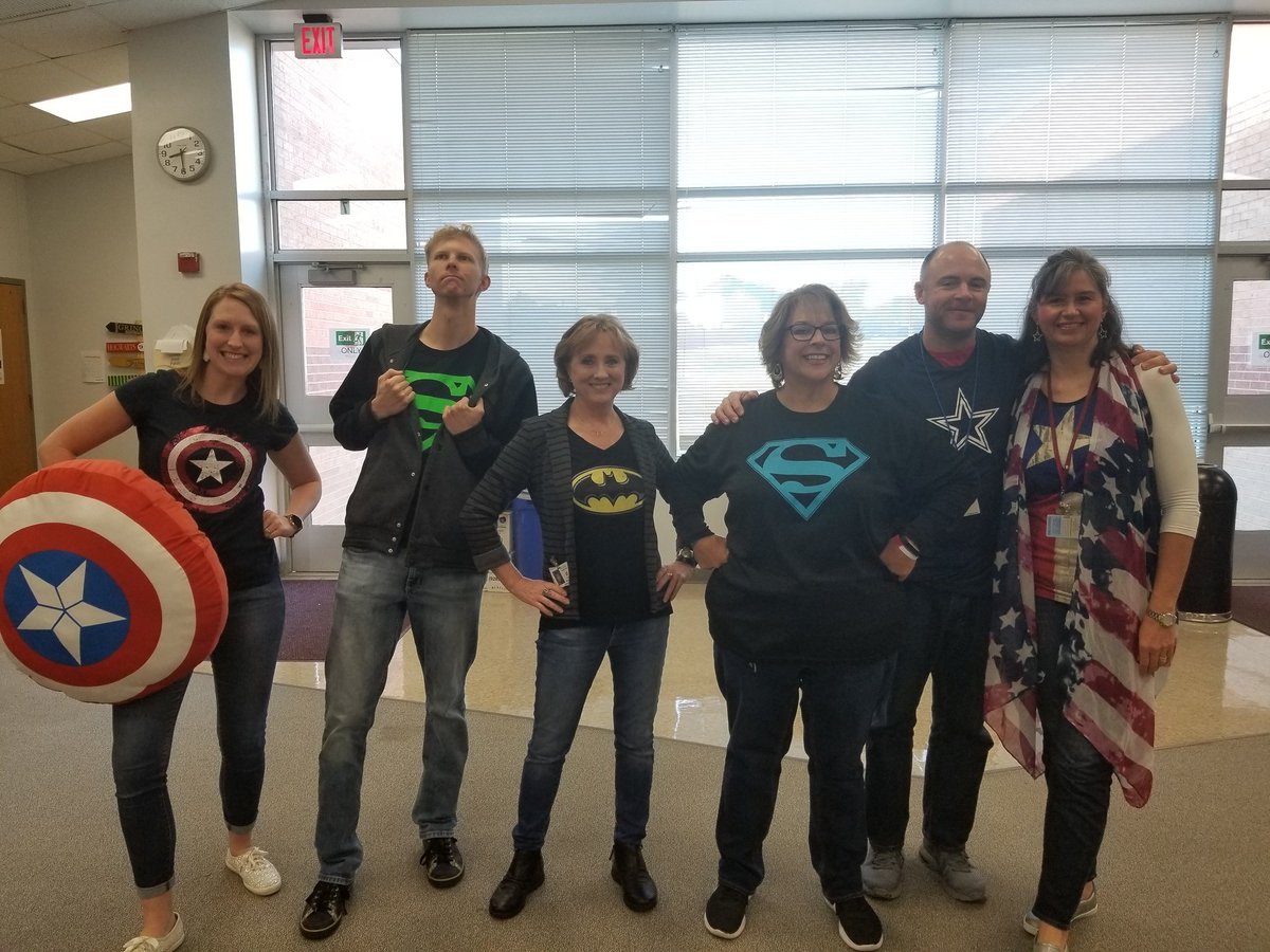 RiceMS_MsBrosam's tweet photo. The best team ever supporting our community heroes with First Responders lunch today! Thanks for all you do @PlanoPoliceDept and @PlanoFireRescue! @RiceMSRavens #RiceRavens https://t.co/50IlmDTs3Q