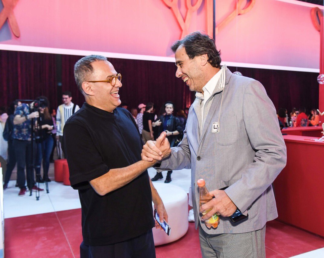 SPFW's tweet photo. Marcos Madureira e Sério Rial do @bancosantander vieram conferir o último dia de #SPFWN46!
#SPFW #tranposição #obancodamoda https://t.co/SlbsHaLetl