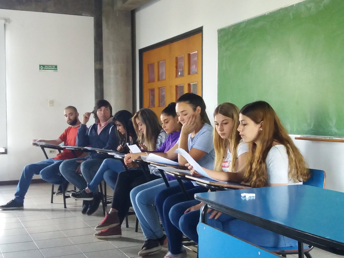 Psicoedufce's tweet photo. Comunidad de investigadores expuso hoy sobre el lugar de las tecnologías en la nueva escuela secundaria. 👏👏👏 https://t.co/c7eo4oq60b