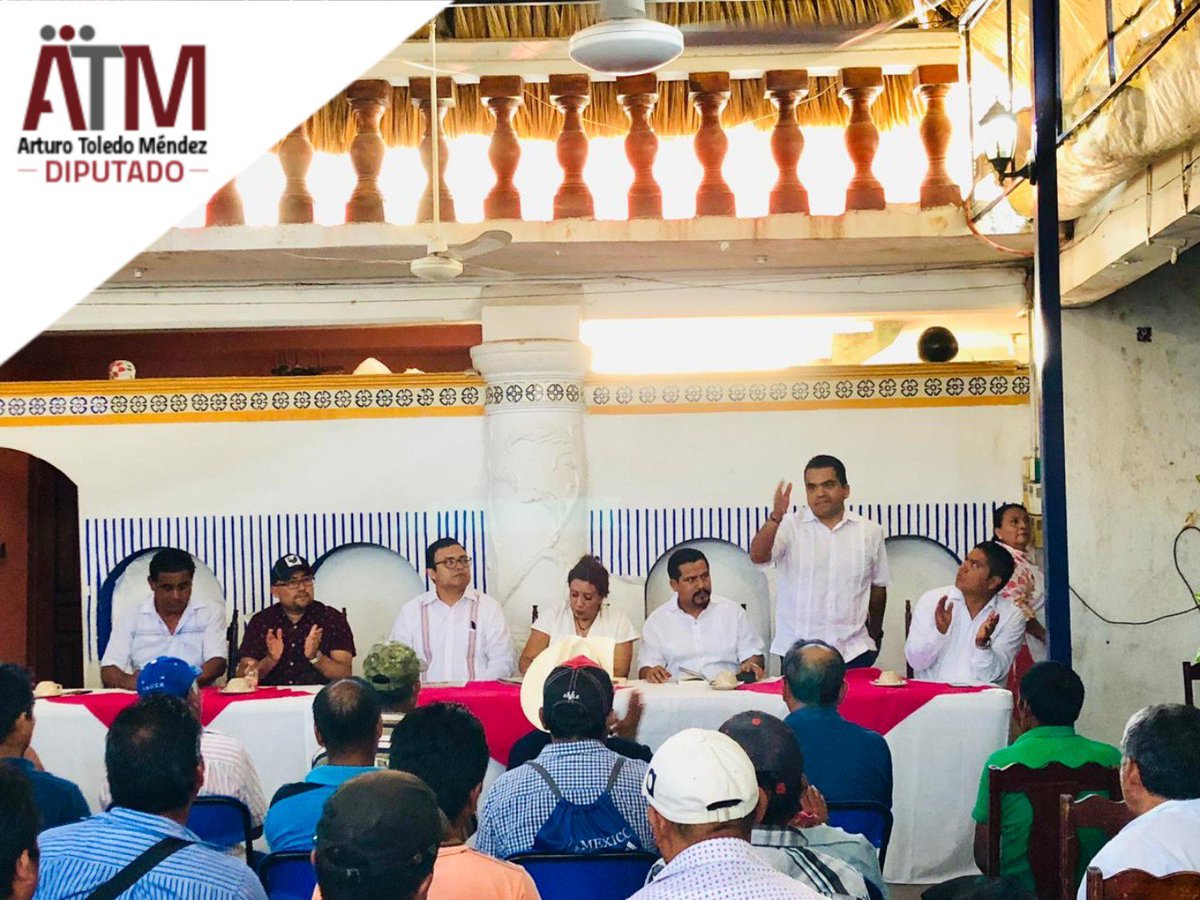 ArturoToledo_M's tweet photo. #EsteDía
Acompaño en su gira de trabajo en Santo Domingo Tehuantepec, a la Delegada Estatal de los Programas Estratégicos del Gobierno Federal, @NancyOrtizOax, así como al Delegado de los mismos por esta Región, Martín Bolaños M.

@lopezobrador_ @fer_lorenzoe @othoncuevas https://t.co/43HzbTBuH2
