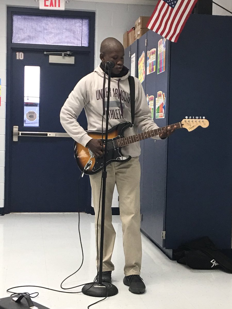 MrsR_SMMSChoir's tweet image. Morning classes did not disappoint with some very entertaining Free Music Friday performances today! Fellas were representin’ most of the day, &amp;amp; the ladies of Pd 4 were cheering them on! #ArtsMatterDay #SupportingOneAnother #KeysToSuccess #DestinationSuccess