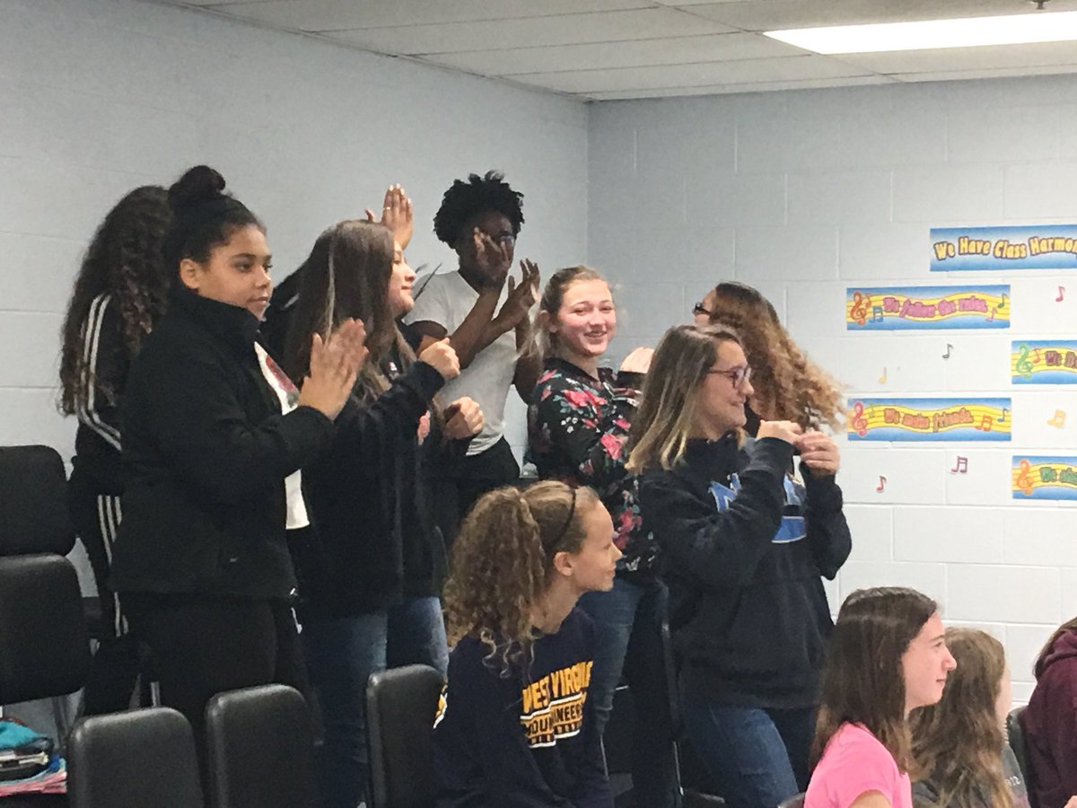 MrsR_SMMSChoir's tweet image. Morning classes did not disappoint with some very entertaining Free Music Friday performances today! Fellas were representin’ most of the day, &amp;amp; the ladies of Pd 4 were cheering them on! #ArtsMatterDay #SupportingOneAnother #KeysToSuccess #DestinationSuccess