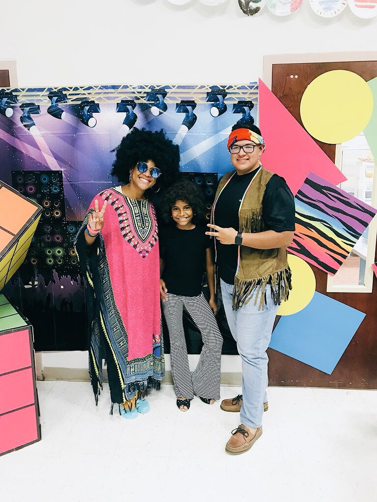 kjmartinez__'s tweet photo. 80s Family Night! We had a blast.🎉 🕺🏽 #GESAfterschool #ProudActivityLeader
@ExtLrngSDPBC @GES_bulldogs https://t.co/9M7RgeXxvy
