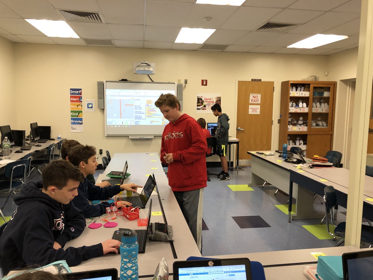 MrsCTechnology's tweet image. 7th graders sharing and explaining the game they developed using #Scratch @scratch