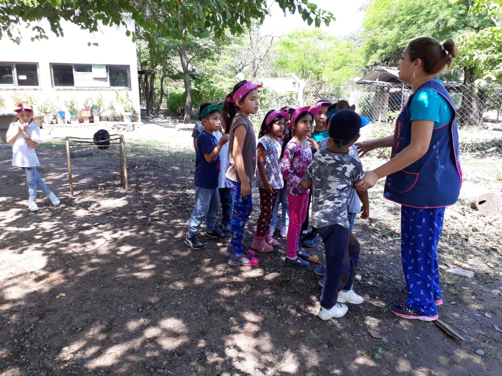 JaquelnGabriel1's tweet photo. ESA Esc .N°4137 #MareaAzulArteYMovimento #Aguaray @aniberruezo @larubita70 @fguillesaavedra @patriciapinasco @artydance23 @JuanCarlosVilca https://t.co/pzifWi8RmJ