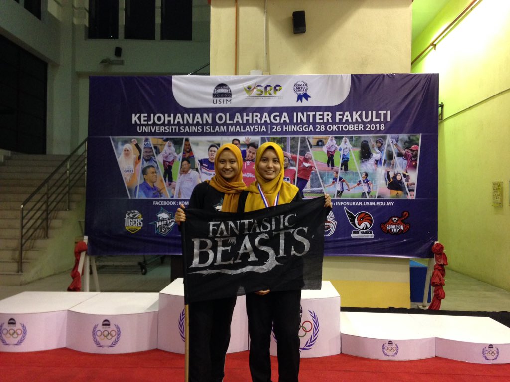 sekrefast_usim's tweet photo. [UPDATE KOIF '18]
3000m (W)

Johan- Fedzla Hannani - Fbeast - 15 m 13.3s
Naib Johan-Nur Farhanna - Fpqs- 15 m 36s
Tempat Ketiga-Siti Hajar - Fmed -17m 34s

#KOIF'18
#MediaSekreFaST https://t.co/YglR6wHZEn