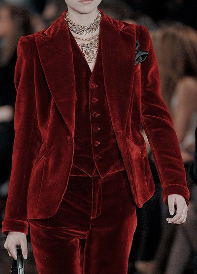 yvotoro's tweet photo. consider this Ralph Lauren Fall 2012 look for your vampire needs https://t.co/RQJuChACFb