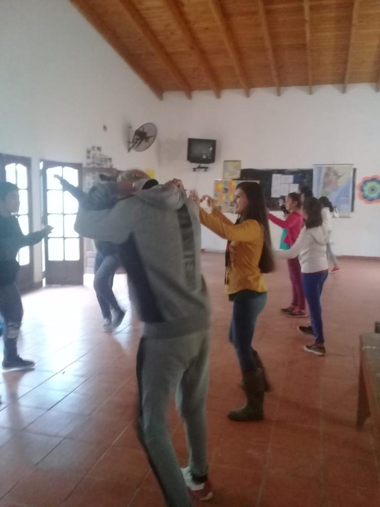 AlancayDel's tweet photo. #MareaAzulArteYMovimiento taller de folklore en las sedes #LaEscuelaSaleDelAulaSalta @UrtubeyJM @AnexoEsa @fguillesaavedra @aniberruezo @larubita70 https://t.co/2V47tpLLgg