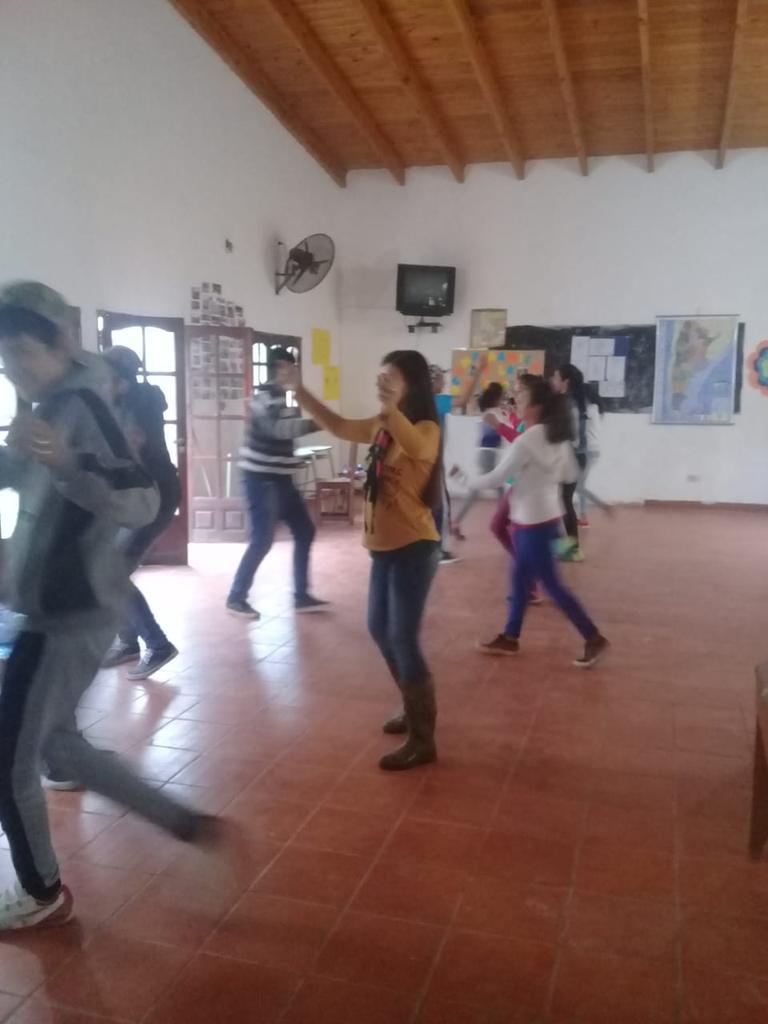 AlancayDel's tweet photo. #MareaAzulArteYMovimiento taller de folklore en las sedes #LaEscuelaSaleDelAulaSalta @UrtubeyJM @AnexoEsa @fguillesaavedra @aniberruezo @larubita70 https://t.co/2V47tpLLgg
