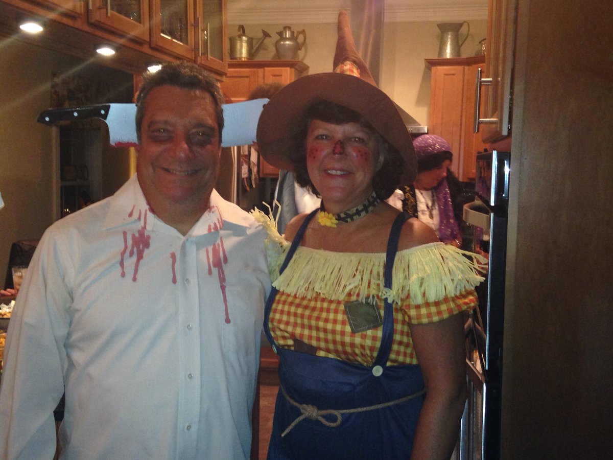 WillIAmXVI's tweet image. every halloween nick n laurie never fail to impress me #Goals