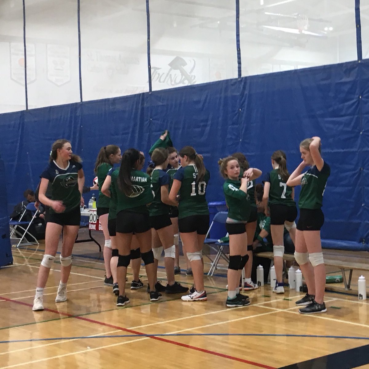 STA_ECSRD's tweet photo. Shout out for these coaches!
@LTibo7 🏐⭐️
@alinam10 🏐⭐️
@EricPaoPao 🏐⭐️
Still goin’ strong even after a long week!
#thunderpride
#thunderclassic
@STAthunder https://t.co/HHmuPhdYiS