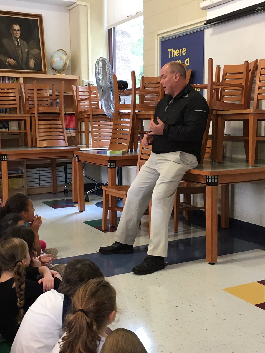 mavery09's tweet photo. Thank you to Officer Redman for teaching us about Halloween Safety https://t.co/64LYl5W8zu