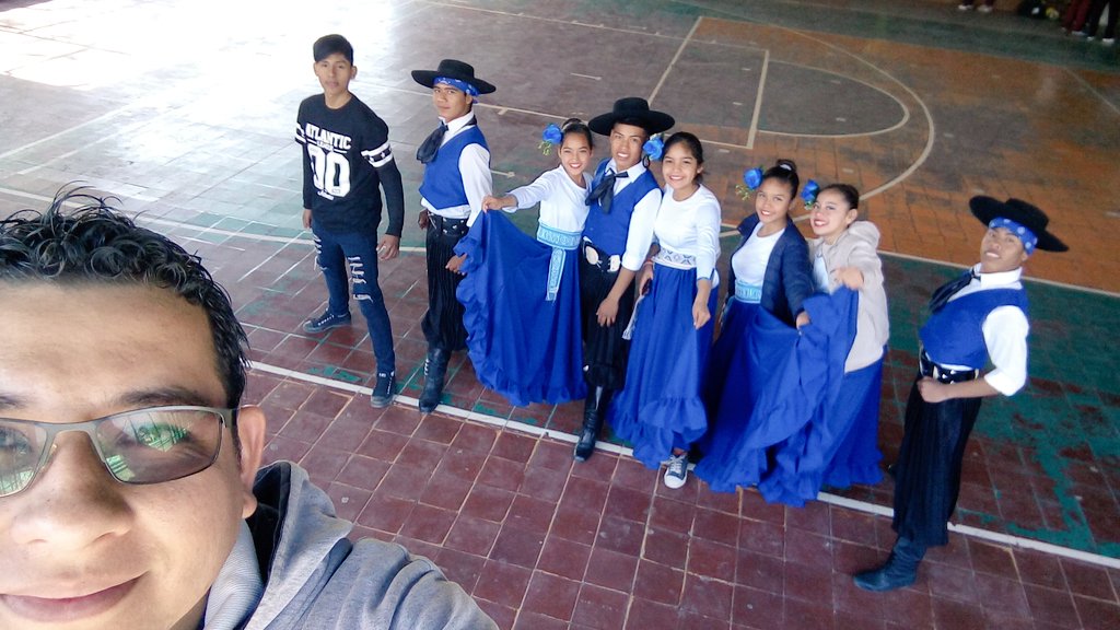 Fernand74515580's tweet photo. #MareaAzulArteYMovimiento
C.A.I.16
Esc.Jesús de Nasareth
PICHANAL
#MareaAzulArteYMovimiento
@RangeonMartin
@UrtubeyJM
@aniberruezo
@fguillesaavedra
@miguelisaok
@patriciapinasco
@solemilagrocruz
@carlosvcinco5
@Rossanaguerra14 https://t.co/Q32VndXnO7