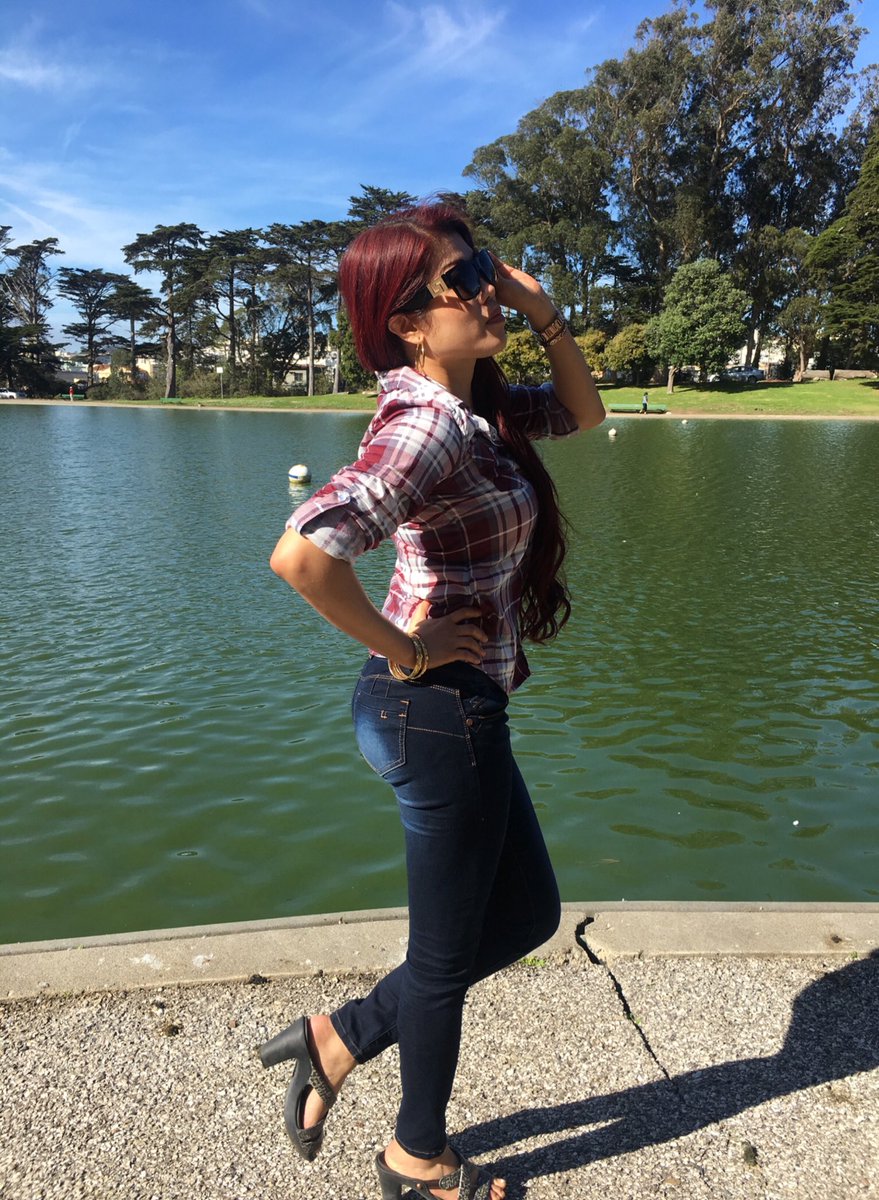Rutherine_'s tweet photo. 🎶 I left my heart in SAN FRANCISCO 🎵
High on a hill, it calls to me 🎶
🎵 To be where little cable cars climb halfway to the stars 🎶🎵
🎶The morning fog may chill the air, I don't care 🎵

What a nice getaway! Weekend at the Bay! 

#conservatoryofflowers #goldengatepark https://t.co/hjDPZosuL3