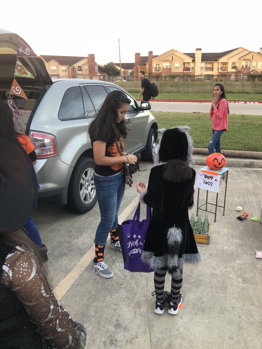 SandersBIS's tweet photo. We had a blast at Trunk or Treat! https://t.co/9vDByt6Wg8