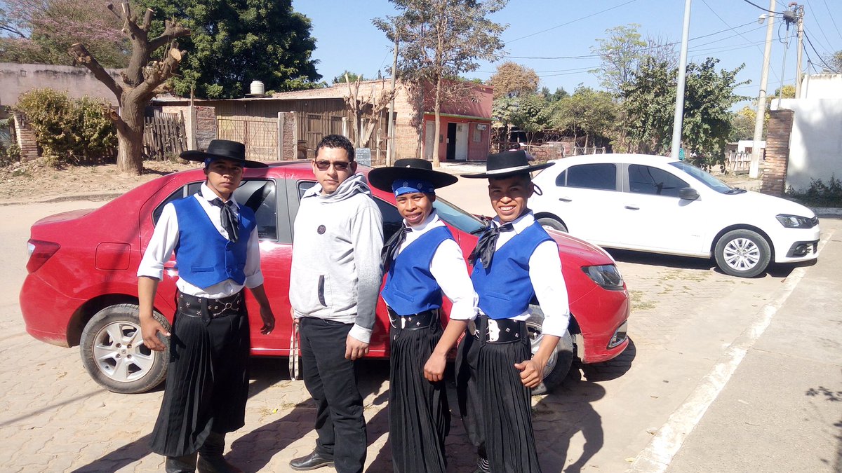 Fernand74515580's tweet photo. #MareaAzulArteYMovimiento
C.A.I.16
Esc.Jesús de Nasareth
PICHANAL
#MareaAzulArteYMovimiento
@RangeonMartin
@UrtubeyJM
@aniberruezo
@fguillesaavedra
@miguelisaok
@patriciapinasco
@solemilagrocruz
@carlosvcinco5
@Rossanaguerra14 https://t.co/Q32VndXnO7