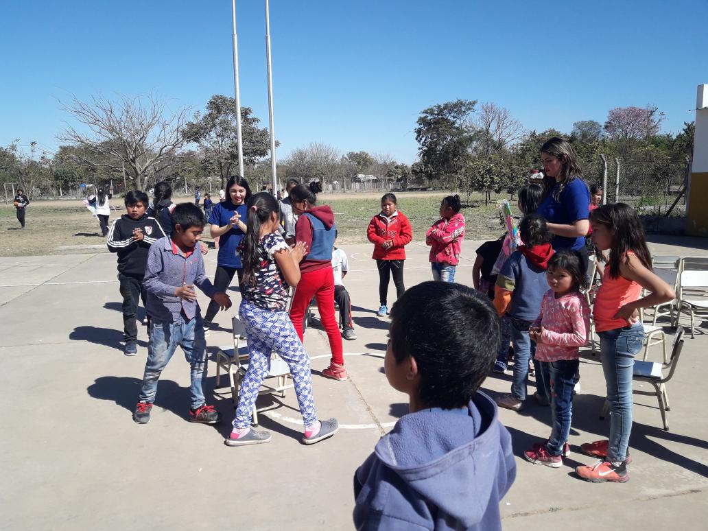 Alfaro11Mariel's tweet photo. #MareaAzulArteYMovimiento #ESALAPACHOUNO4804 #Tartagal Taller de Ritmo. @fguillesaavedra @artydance23 @aniberruezo @MariteLescano @juancarlosvilc https://t.co/ky34JVm80k