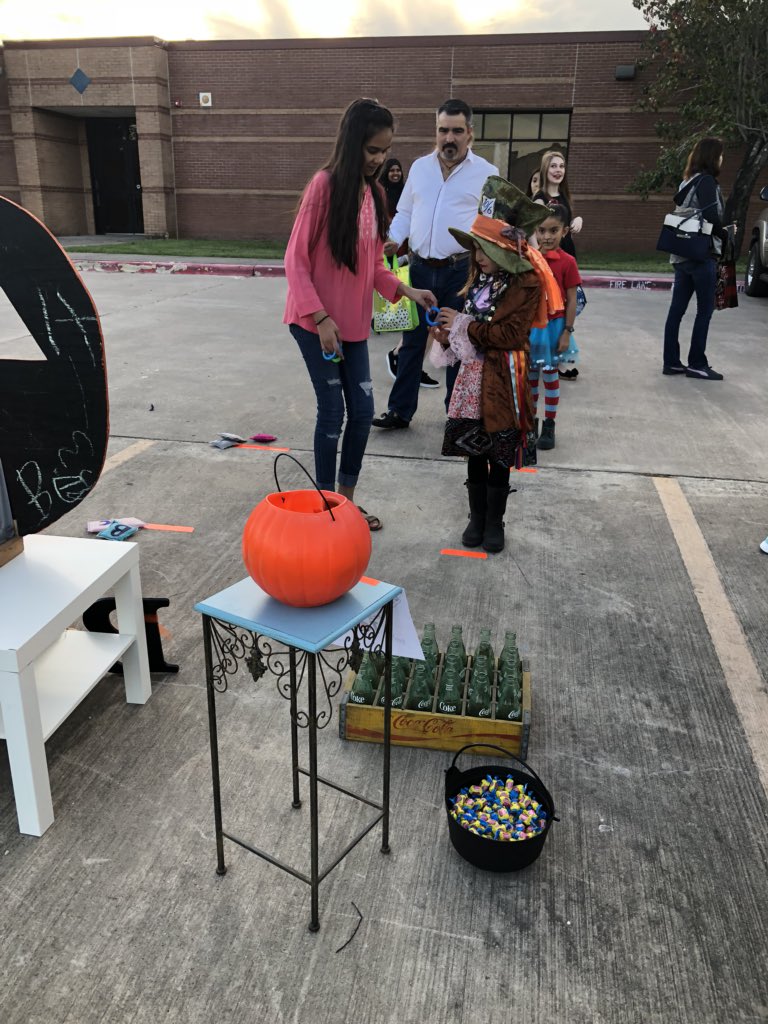 SandersBIS's tweet photo. We had a blast at Trunk or Treat! https://t.co/9vDByt6Wg8
