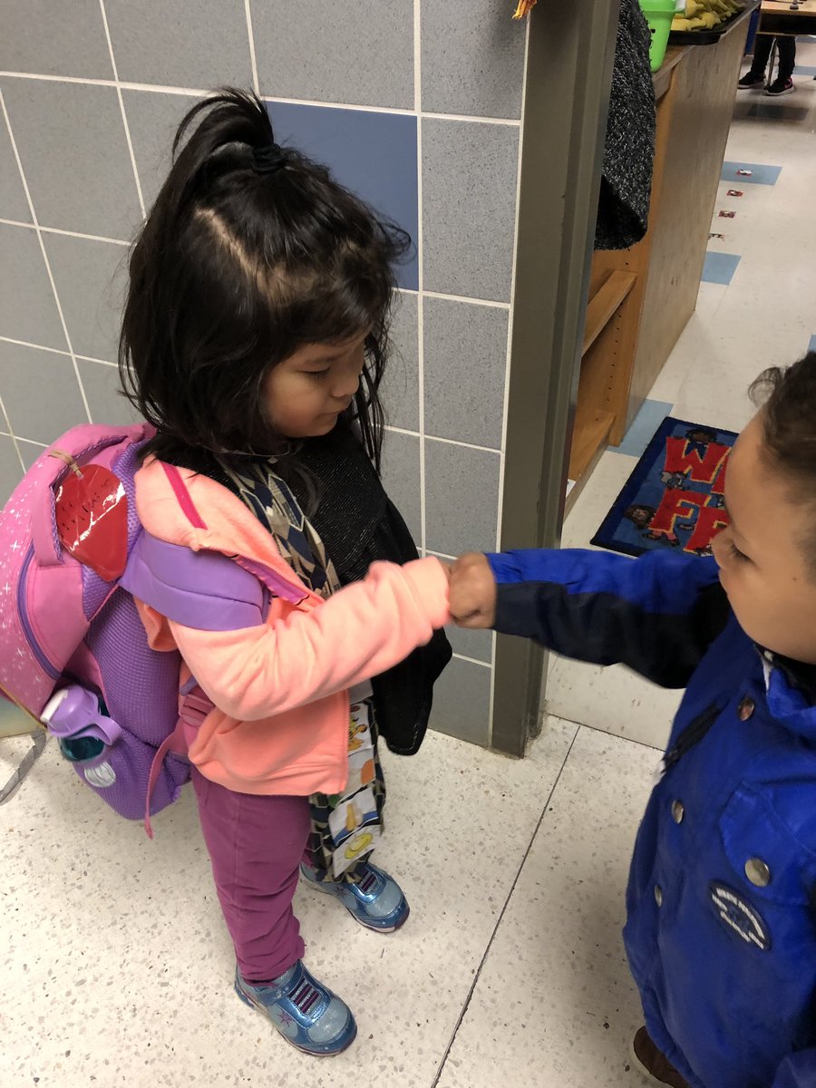 mcwilliams_joni's tweet photo. Learning ways to greet our friends in the morning. #goodmorning #PreKRocks! @OakForestES @HISDECH https://t.co/KlujARTTfc