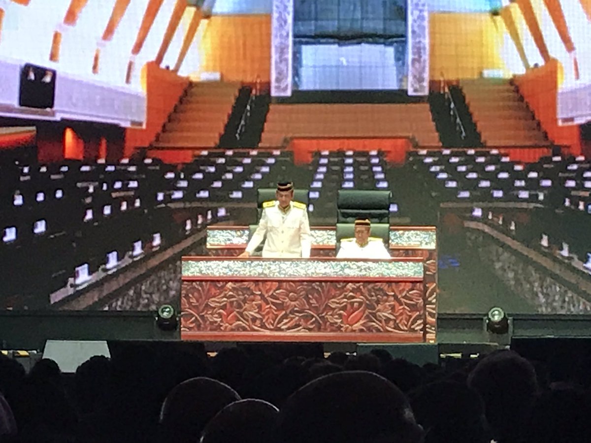 skumar176's tweet photo. The famous #ComedyCourt Duo of Alan Pereira and Indy Nadarajah ! Shows still on at HGH Hall Sentul today and 2mrw ! https://t.co/1BPIc6vh9v