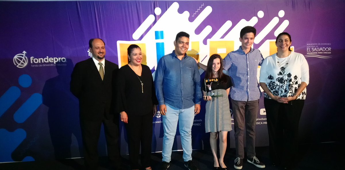 EconomiaSV's tweet photo. Viceministra @BarreraMerlin junto a Dir. Canossa y Dir. Sequeira comienzan entrega de premios a ganadores de las categorías tradicionales animación, videojuegos y audiovisuales. #Pixels2018 @pixelsaward https://t.co/6jF3Dm1y7k