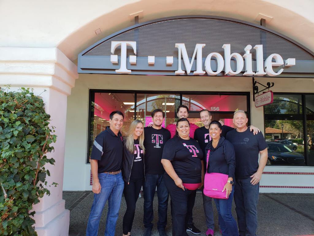 Steph_Gilley's tweet photo. Come check out MobileOne’s newest T-Mobile store in San Juan Capistrano, CA! #128 @rwashley1 @Sentowski8 @dmblongo @eddienavarrete @Stroudify @CRileyTMobile @MobileOneLLC https://t.co/XaoB34S9Sx