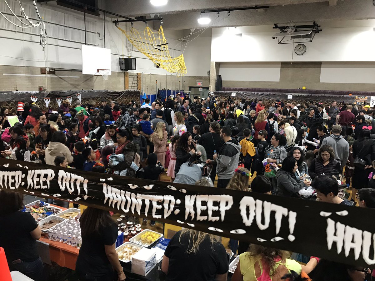 Another AWESOME #parsonshcsd Halloween Family Fun Night! Thanks to <a href="/PAR_PTA/">Parsons PTA</a> and all of our teacher and family volunteers!
