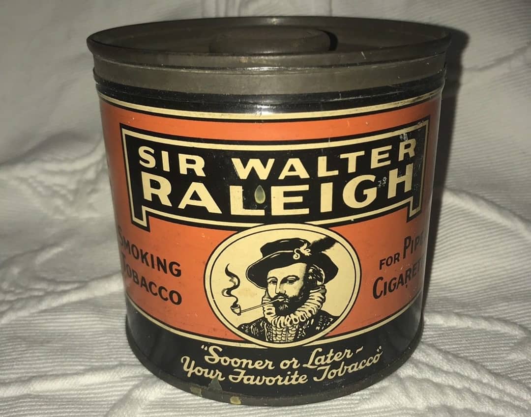 RubyandBeets's tweet photo. Unique Vintage Sir Walter Raleigh Smoking Tobacco Tin is listed in our store! In great condition considering the age. There's 8 hours left on this listing! Grab it before it's gone! 😍❤️ #rubyandbeets #knickknacks #heirlooms
https://t.co/YXyzs65yCr https://t.co/hf1nuXlEL8