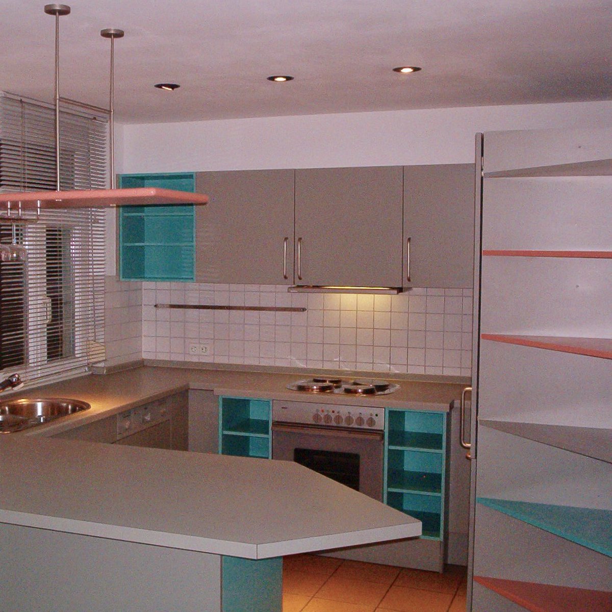 ATELIER08's tweet photo. 80th kitchen in duplex of an urban infill in old town Stuttgart-Bad Cannstatt, Architecture Studio, 2004 #studio #urbaninfill #duplex #openfloorplan #altstadtbadcannstatt #architekturbüro #küblergasse #80thstyle #baulückenbebauung #angles #multiangles #bulthaupt https://t.co/9iSQ71vjaW