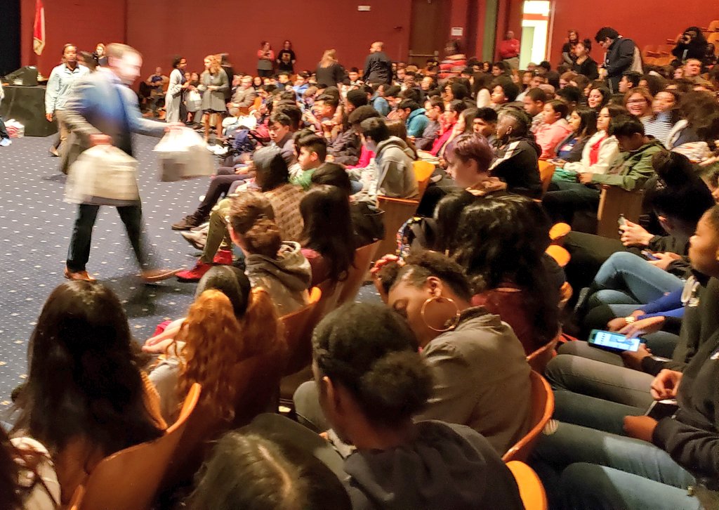SudzinaScience's tweet photo. What an incredible opportunity for our GHS students! Thanks to @GEARUPNC for giving each Junior and Senior their own VR set to allow them to take 16 NC college tours as well as a College Fair with 15 NC schools present. Wow! #GrahamGreat #VRCollegeDay https://t.co/iA3F5PbJhp