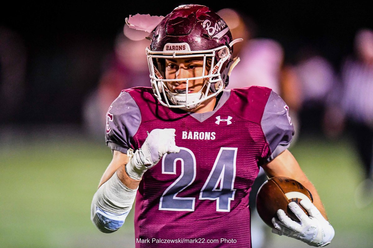 Mark22Photos's tweet photo. Tyler Flick broke the Manheim Central career rushing yards record on this run tonight against Solanco. @BaronNation2018 @CoachHahnMCFB @TFlick24 @BruceMorgan8 @JWalkLNP @JeffReinhart77 https://t.co/n9pLXGvevb
