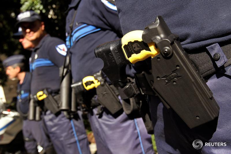 Fed Circuit upholds order shutting down copycat Taser maker https://t.co/Kx6mAgFCN0 @JanNWolfe ($) https://t.co/mx2yQjd8Bg
