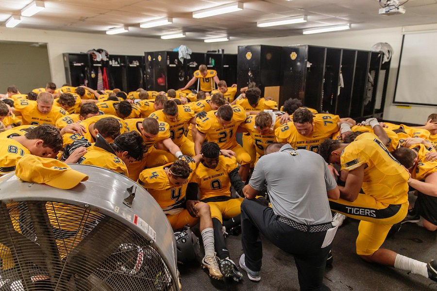 nafootball_tfl's tweet photo. Your North Allegheny Tigers win 27-7 over the Pine Richland Rams. Tigers are your Section 6A WPIAL Conference Champions! North Allegheny will resume play on Friday, November 9th at Newman Stadium in the Semi Finals of the WPIAL Playoffs. #T4L https://t.co/M8DtBnpldy