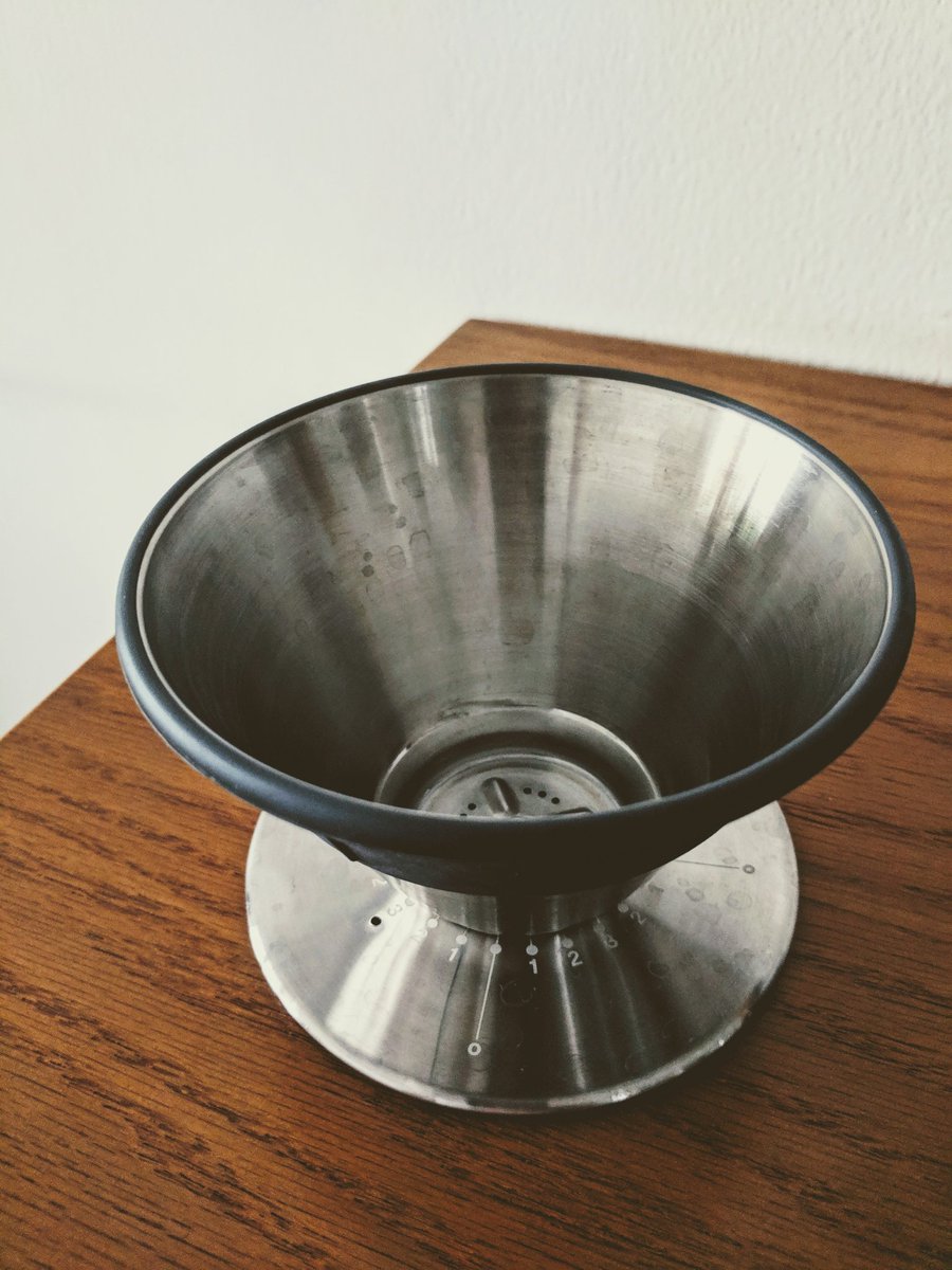 sillysampi's tweet image. Probably one of the best purchases I made this year: December Dripper. My coffee tastes remarkably, consistently sweeter. 
Works well with single servings. 
For me, the key is to ensure brewing time is between 3-4 minutes.