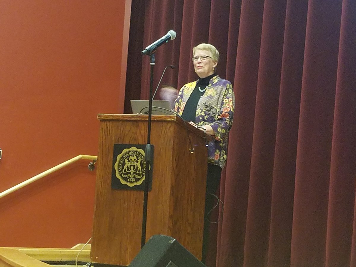 suzannetoohey's tweet photo. Dr. Carol Ann Tomlinson teaches #MITESOL2018 educators about differentiation @OaklandSchools #eslocmi @cat3y https://t.co/ifFJ6ZsKeD