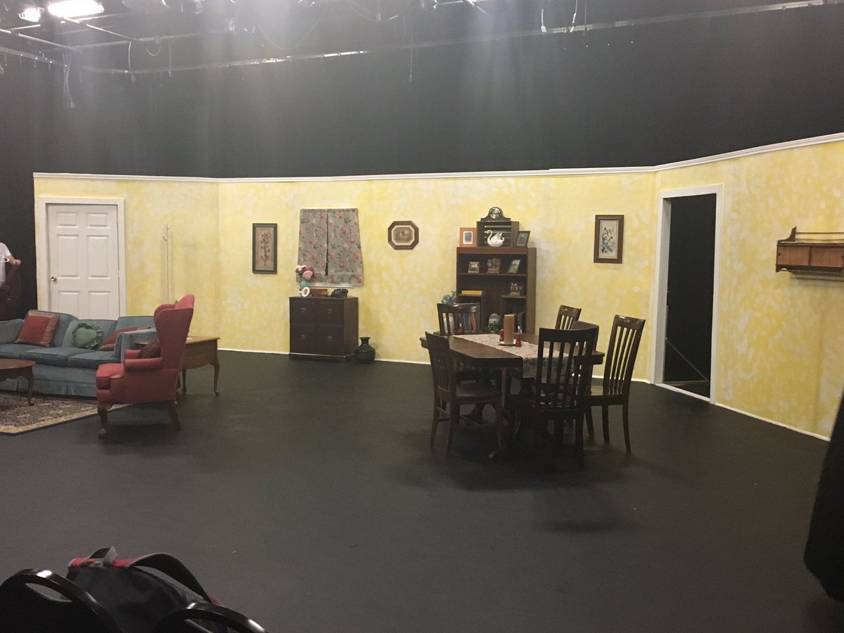 Mikemillercfb's tweet photo. This is the empty set of “Over the River and Through the Woods” @rltcfb You should have seen it with actors it was amazing... wait you can! There are still 3 more shows Sat 2 &amp; 7 and Sun at 2 https://t.co/3KTUX9zCeN