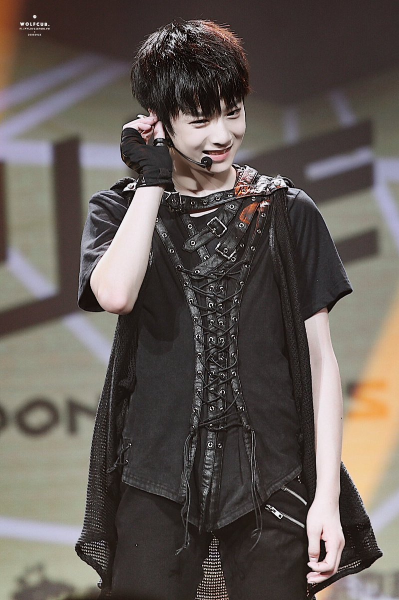 WolfCub_0923's tweet photo. #台风少年团  #台風少年団
#刘耀文 #liuyaowen #TyphoonTeens  #リ���ウヤウォブン  #류야오원 #TYT 
#ラッパーマンネ #หลิวเย่าเหวิน
20181007台风少年团出道首唱会开场狼少年访谈˚✧@TFFamily_PR 刘耀文 https://t.co/C36M76xwUu