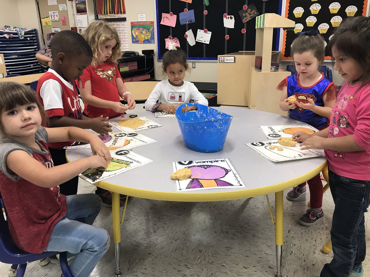 jbrownatJP's tweet photo. We talked about pumpkins all week long. We made pumpkin play doh, measured the pumpkins, and even carved a pumpkin. #pumpkins #Prek4AL @AYatJPpreK4 https://t.co/ao4wMWJkow
