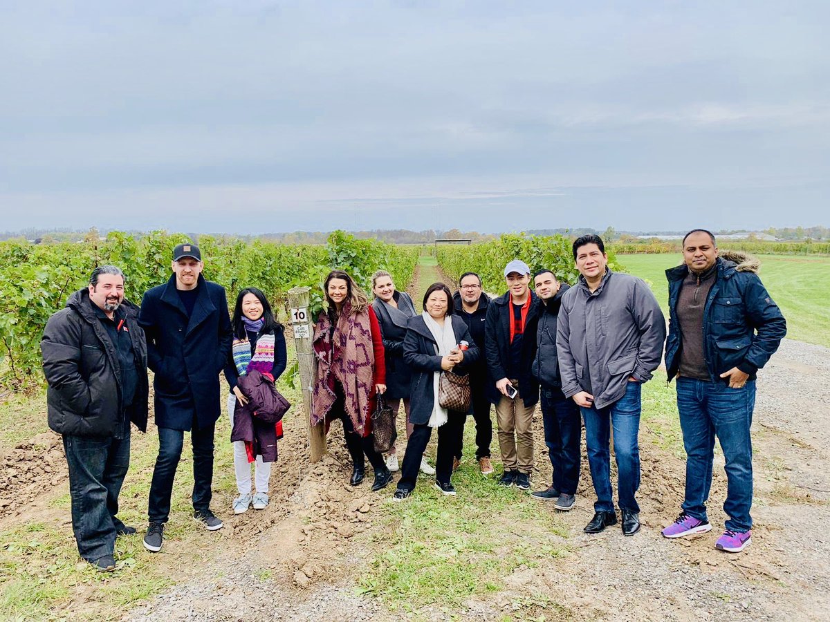 thehangzhou's tweet photo. Best #teambonding experience yet in GTD! #proudtoworkatBMO Did u know wine tasting is not just about wine itself; Banking with #BMO is not just about banking! We care more than ur finances, we’re ur life coaches, personal style managers, & compassionate partners! #TCROCS https://t.co/Yjti1U7etj