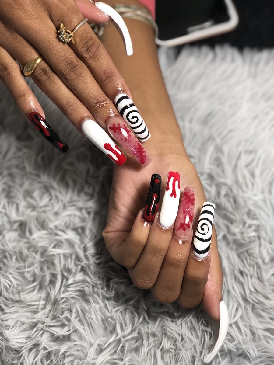 cgg__'s tweet photo. Go give my IG nail account a follow @_nail_plug_ ❤️❤️❤️💅🏻 Halloween is right around the corner 👻💉😉 https://t.co/bvkQ4fwmJ6