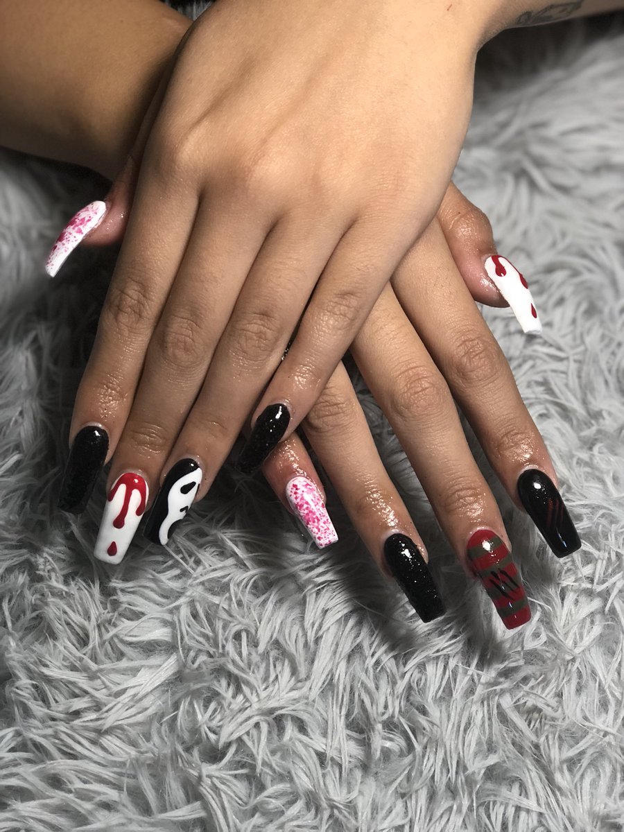 cgg__'s tweet photo. Go give my IG nail account a follow @_nail_plug_ ❤️❤️❤️💅🏻 Halloween is right around the corner 👻💉😉 https://t.co/bvkQ4fwmJ6