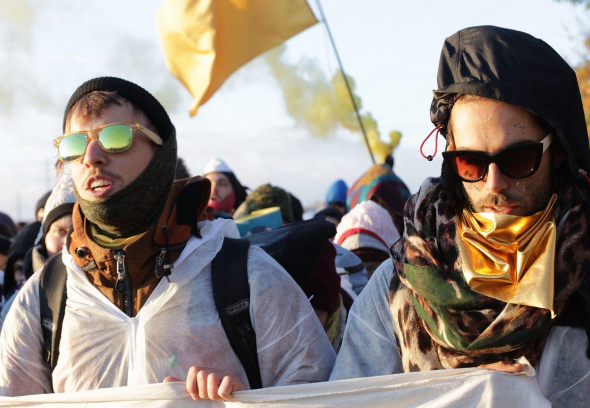 The first group of 40 activists is occupying a digger in the pit! Together we can #EndCoal! #endegelaende