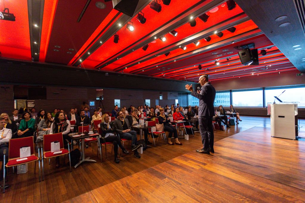 [ZAPIS]
Predavatelji na drugi B2B konferenci so nam zaupali svoje zgodbe o uspehu pa tudi tiste, iz katerih so se predvsem veliko naučili. Iz teh se sedaj lahko učimo tudi mi. Preberite 😉 bit.ly/2pX4V8j #B2B #B2Bkonferenca #B2Bmarketing