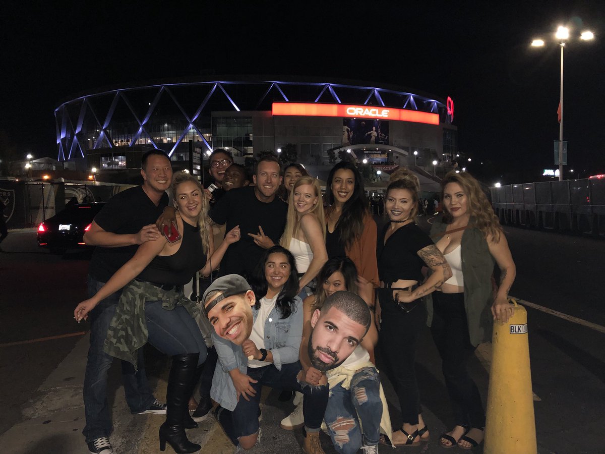 997now's tweet photo. We’re out here at @OracleArena for the @Drake concert!! These listeners are ready to see 🔥DRIZZY🔥 tonight!! #Oracle #Drake #ChampangePapi https://t.co/MpslQM39s5