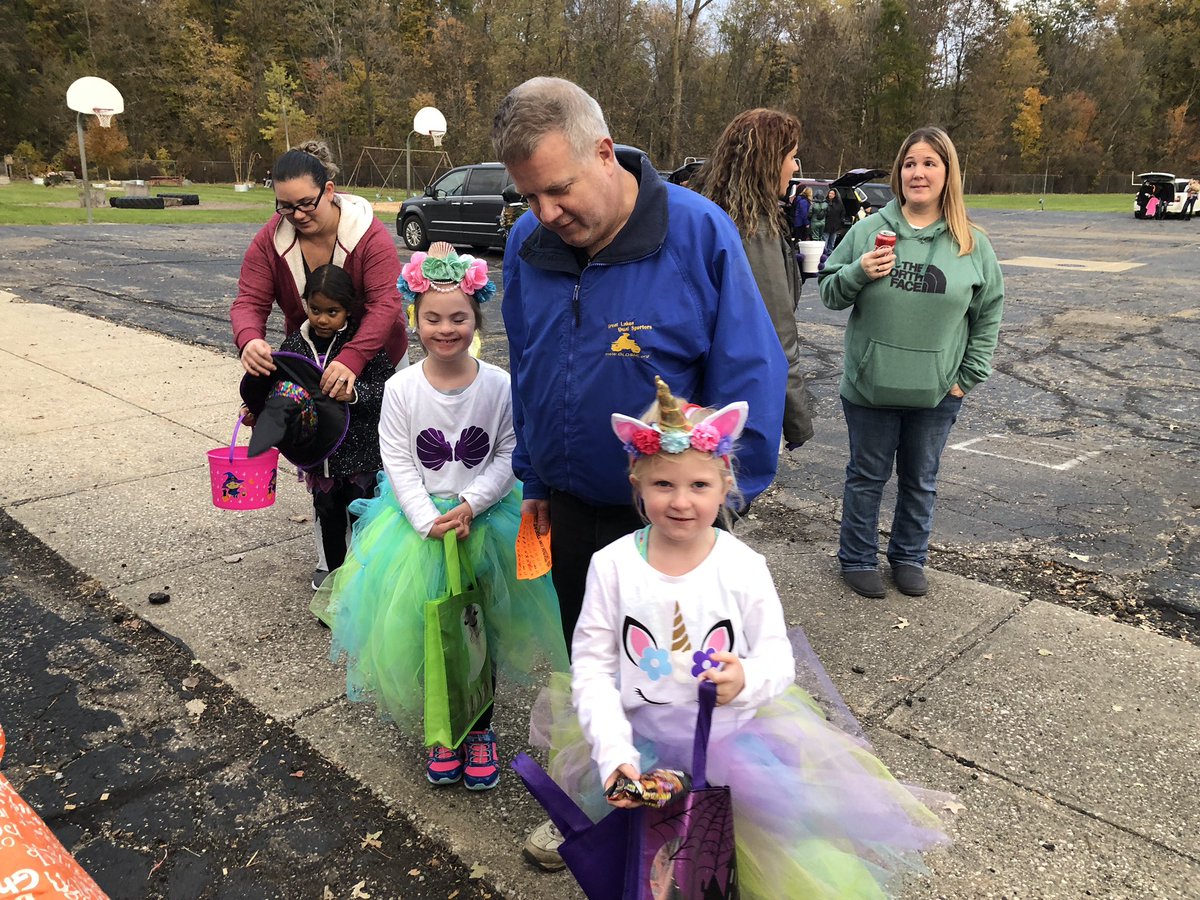 stephanieljacob's tweet photo. Dieck Trunk or Treat @swartz_creek @swartz_creek @stephanieljacob https://t.co/N5fX6Fh7if