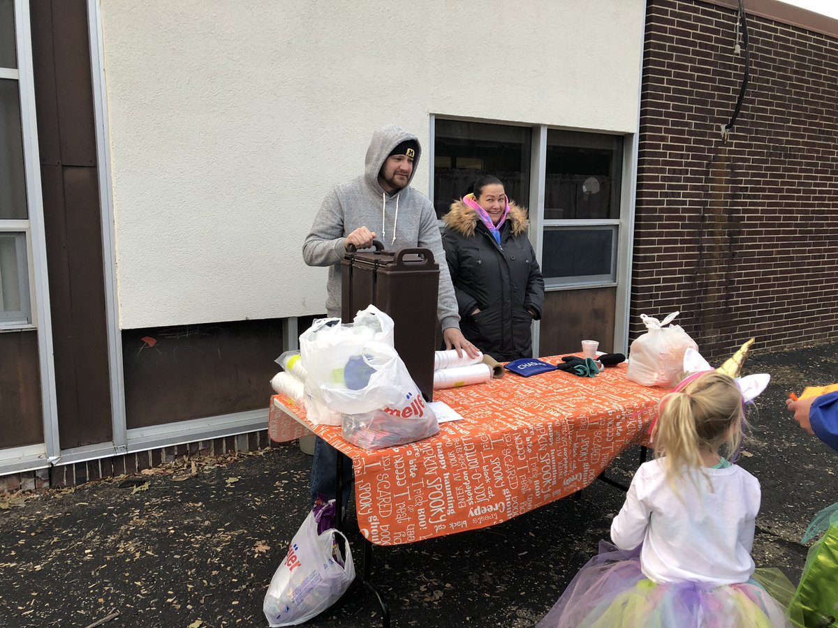 stephanieljacob's tweet photo. Dieck Trunk or Treat @swartz_creek @swartz_creek @stephanieljacob https://t.co/N5fX6Fh7if