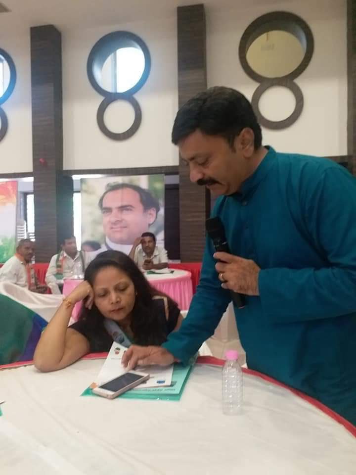 JillaSurat's tweet photo. @AicsCell @AmitChavdaINC @jayrajsinhp @hemangmraval @djraj91 @RuchiraC @MahilaCongress @INCGujarat "જિલ્લા કક્ષાની તાલીમ શિબિર
 વલસાડ બિજા દિવસ" ગુજરાત કોંગ્રેસ સોશિયલ મિડીયા કોડીનેટર હેમાંગ રાવલ સરે સોશિયલ મિડિયા વિશે માઁગદશઁન આપ્યુ હતુ.
સુરત જિલ્લા કોગ્રેસ સોશિયલ મીડિયા https://t.co/RSW2ujOD9P